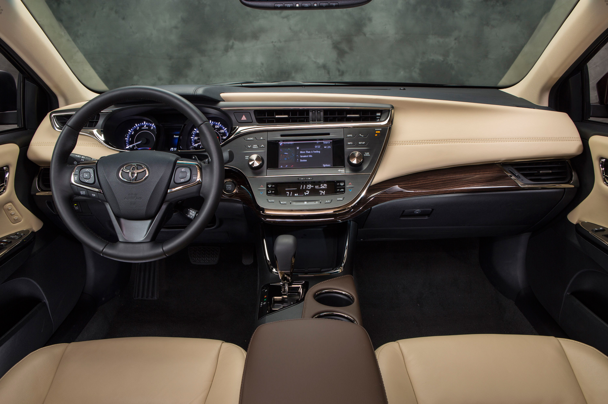 Hàng độc lạ xuất hiện tại Hà Nội Toyota Avalon Limited 2015