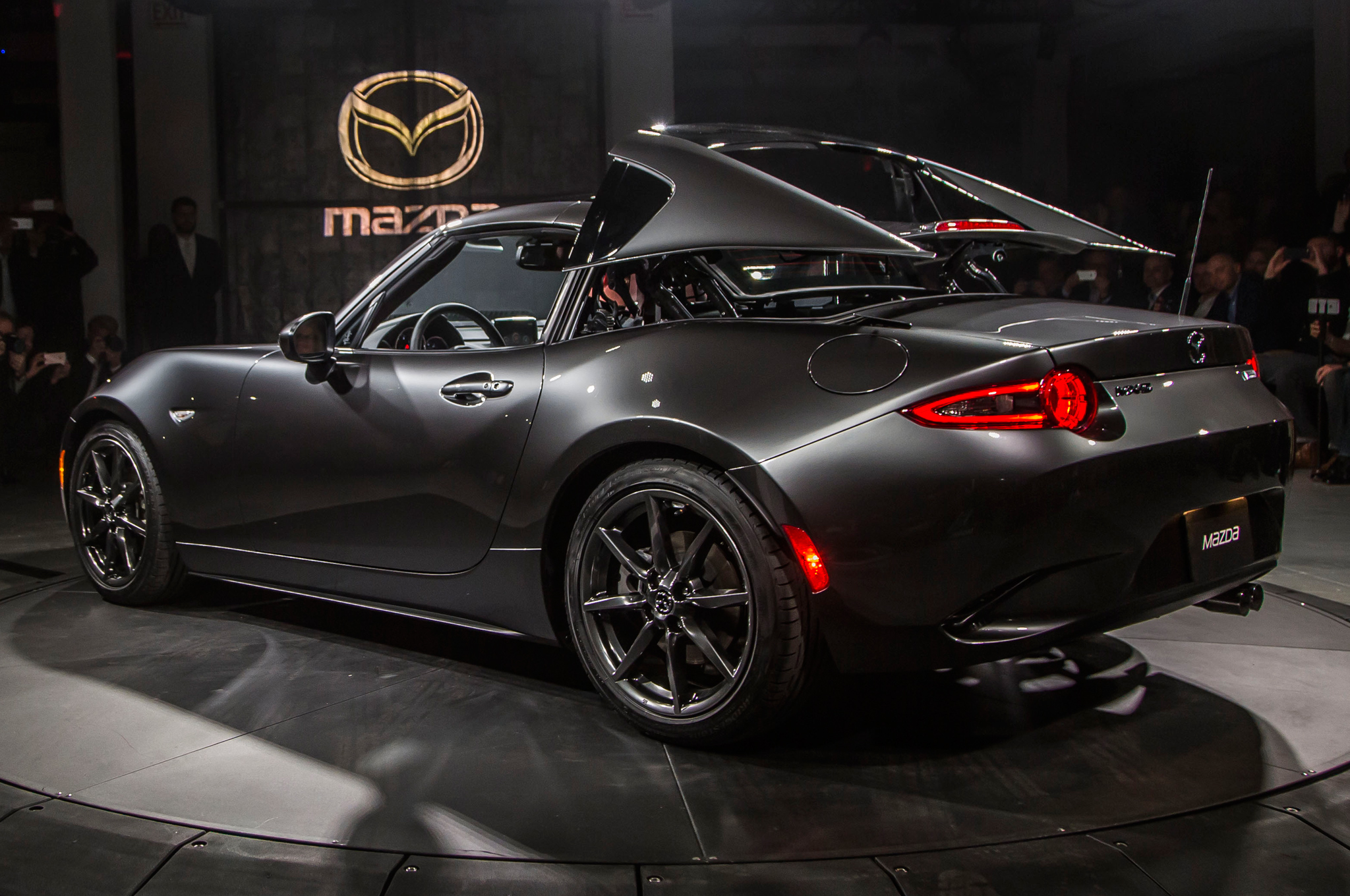 Mazda MX-5 Miata RF phiên bản 2017: thiết kế khác lạ
