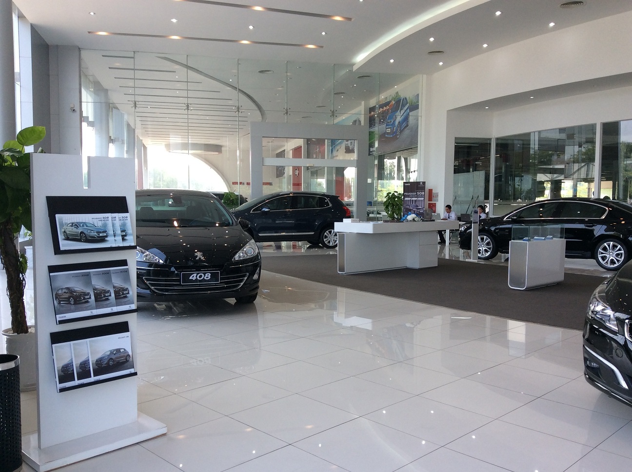 Showroom Peugoet Vinh